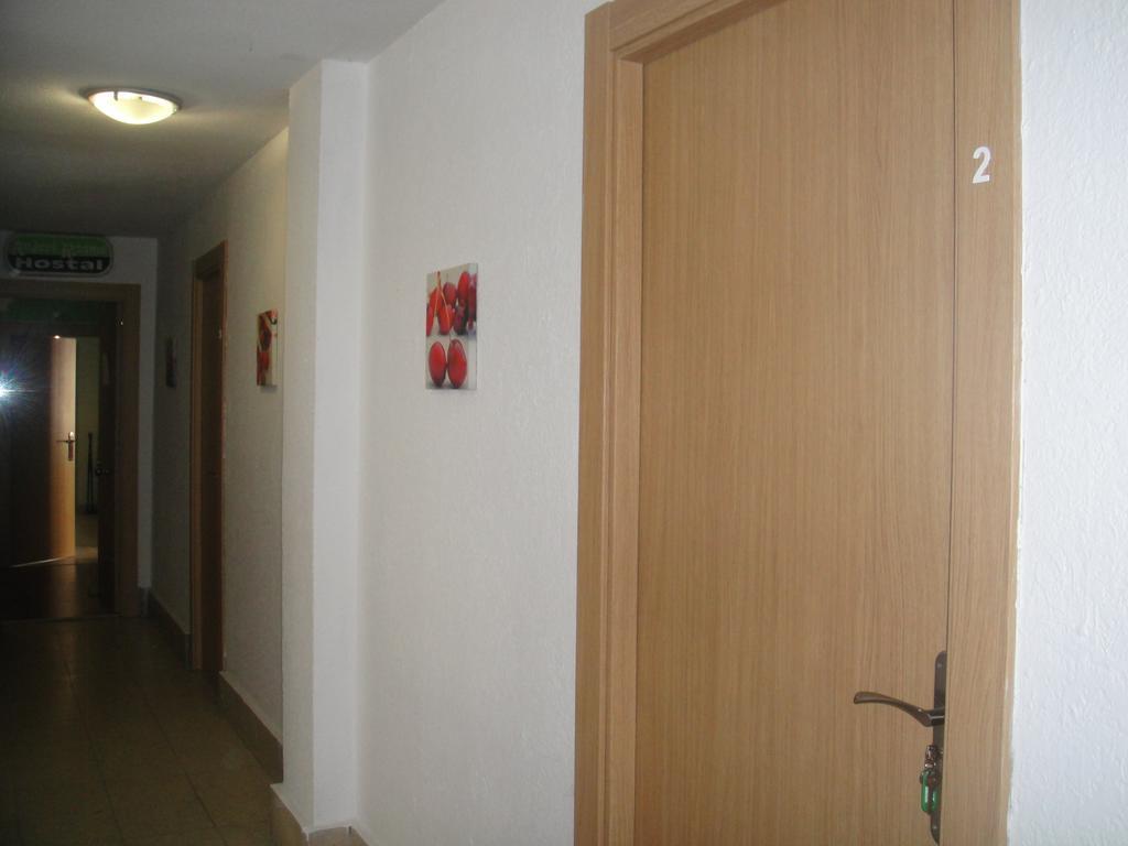 Arjori Rooms Hostal Саламанка Экстерьер фото