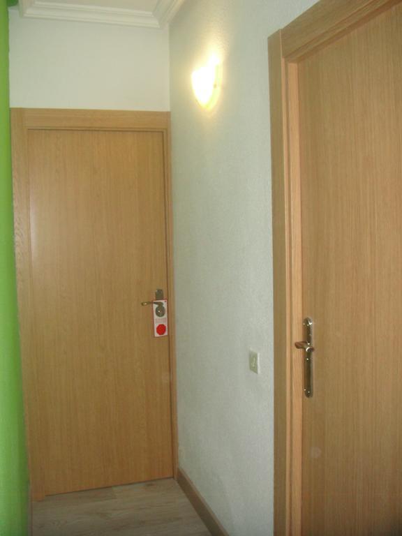 Arjori Rooms Hostal Саламанка Экстерьер фото