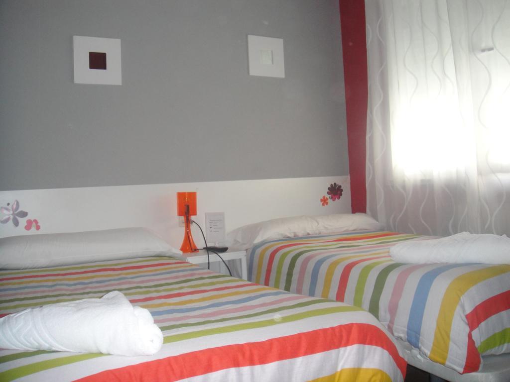 Arjori Rooms Hostal Саламанка Экстерьер фото