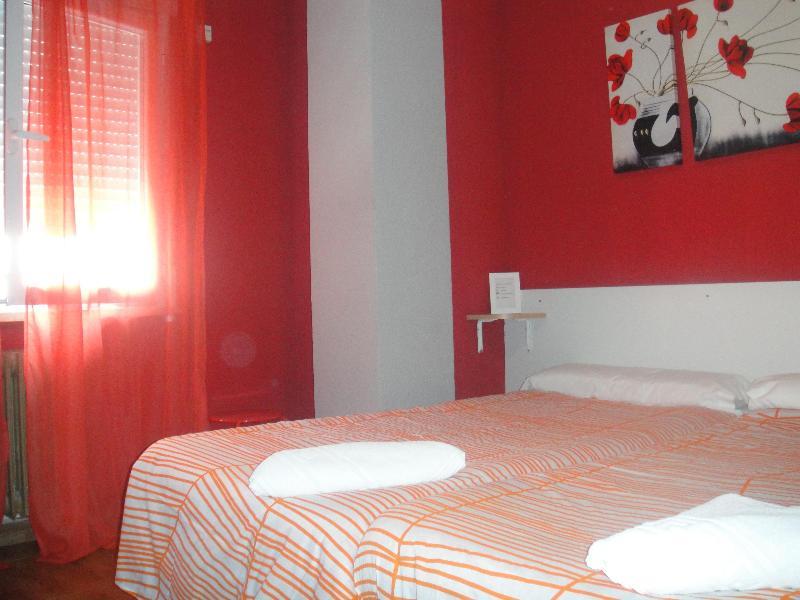 Arjori Rooms Hostal Саламанка Экстерьер фото