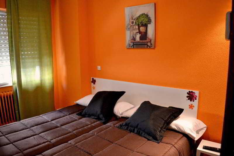 Arjori Rooms Hostal Саламанка Экстерьер фото