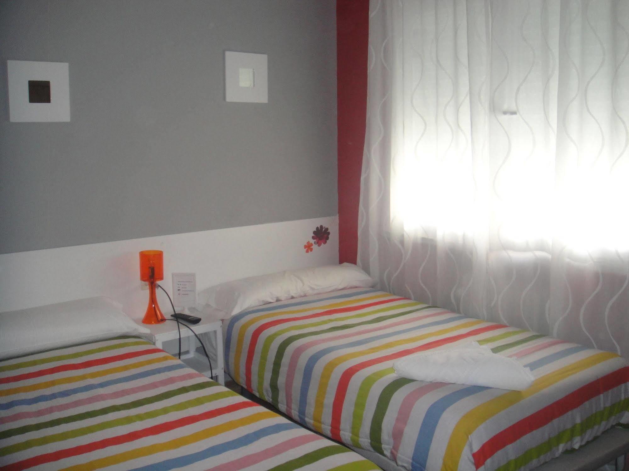 Arjori Rooms Hostal Саламанка Экстерьер фото