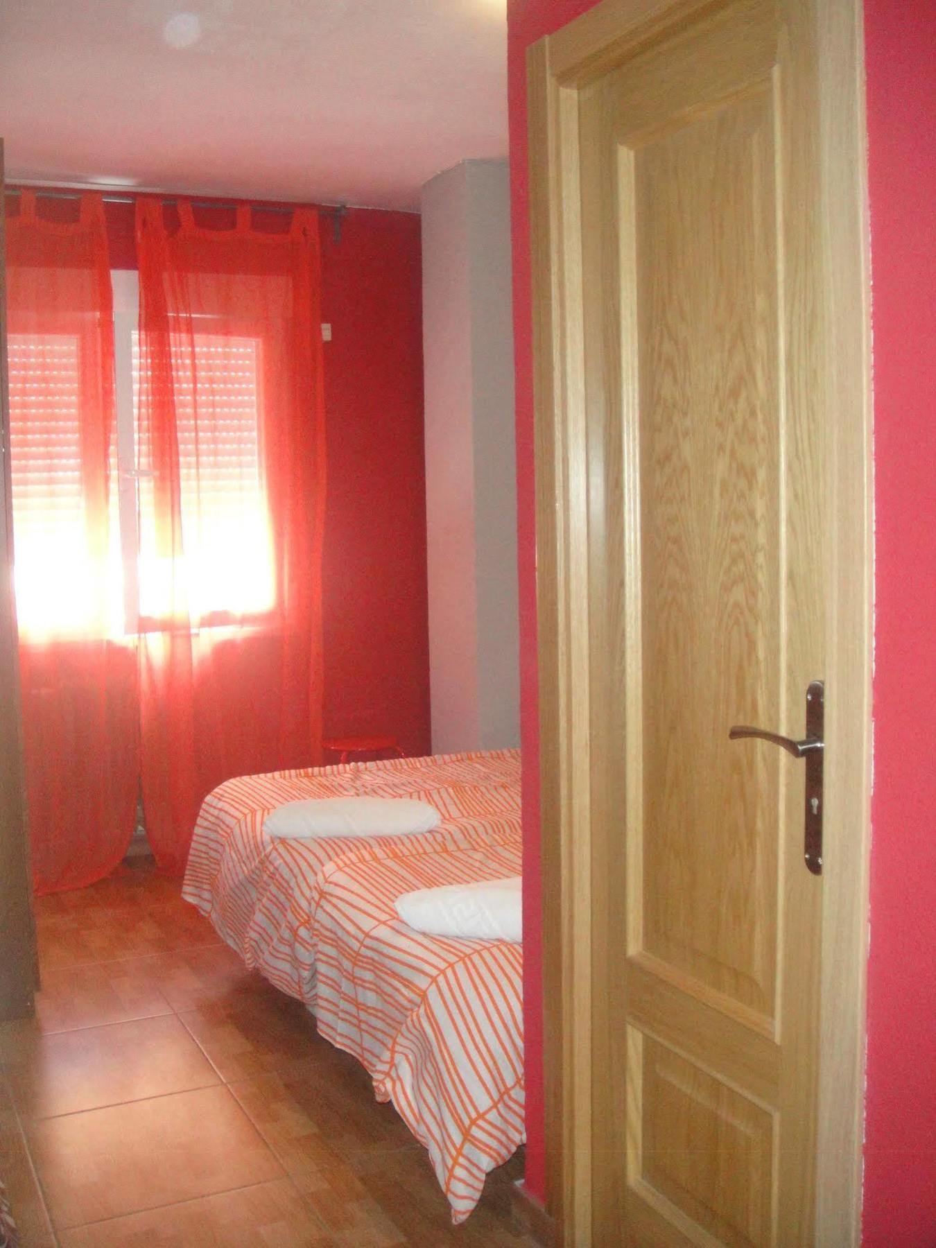 Arjori Rooms Hostal Саламанка Экстерьер фото