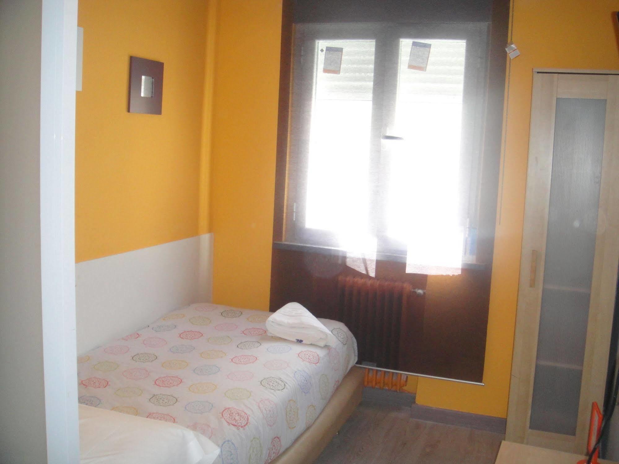 Arjori Rooms Hostal Саламанка Экстерьер фото