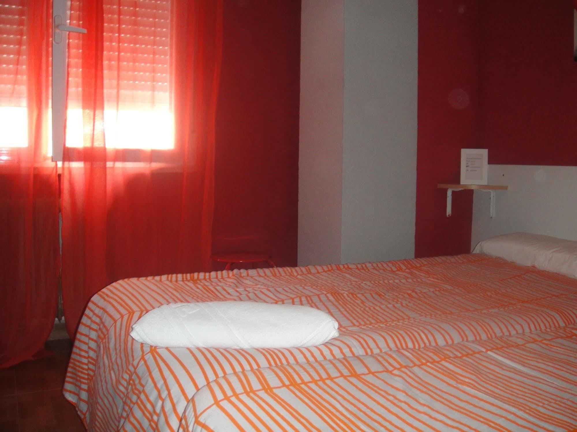 Arjori Rooms Hostal Саламанка Экстерьер фото