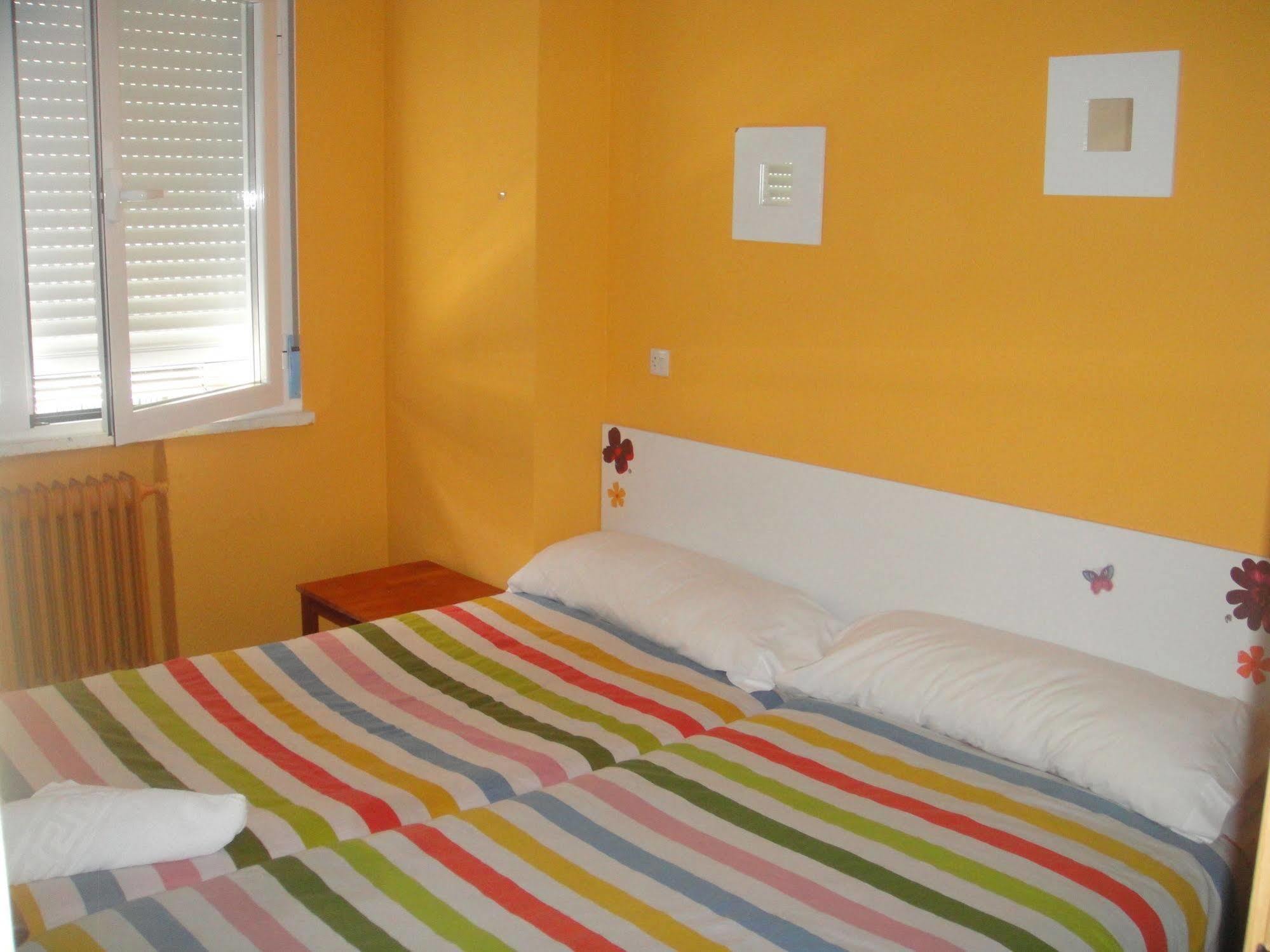 Arjori Rooms Hostal Саламанка Экстерьер фото
