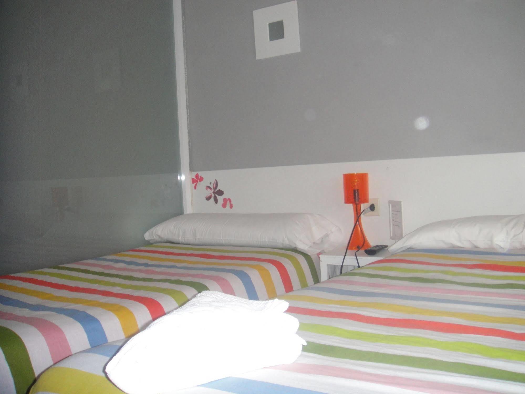 Arjori Rooms Hostal Саламанка Экстерьер фото